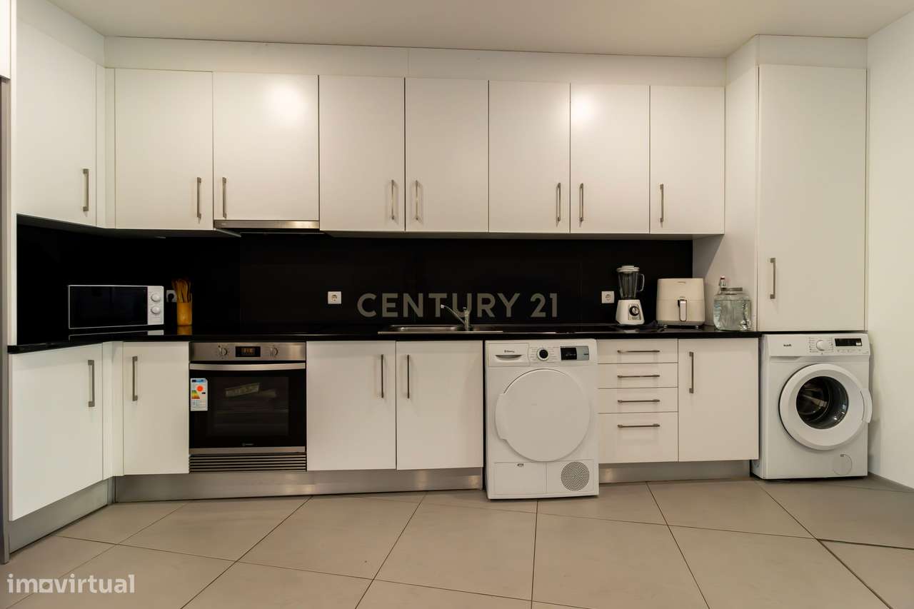 Excelente T2 térreo  com Áreas Amplas e Garagem - Grande imagem: 4/17