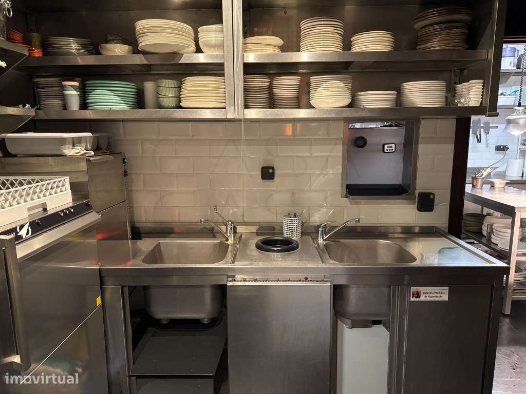 Restaurante e Cocktail Bar pronto a funcionar, totalmente mobilado ...-25