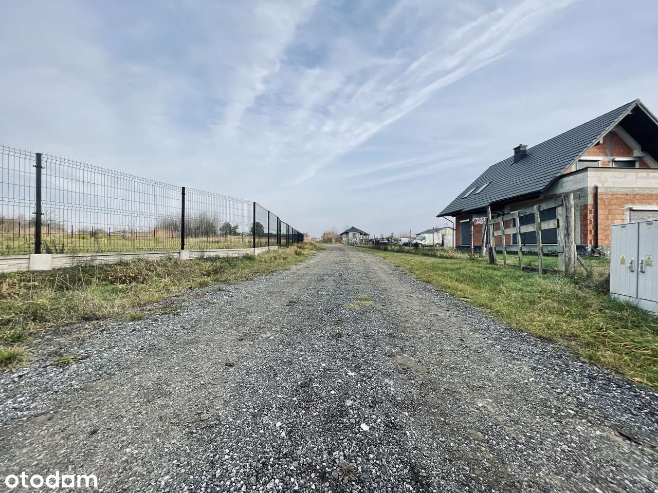 Prąd, woda, kanalizacja | Droga utwardzona | Prostokąt | Płaska | Park-4