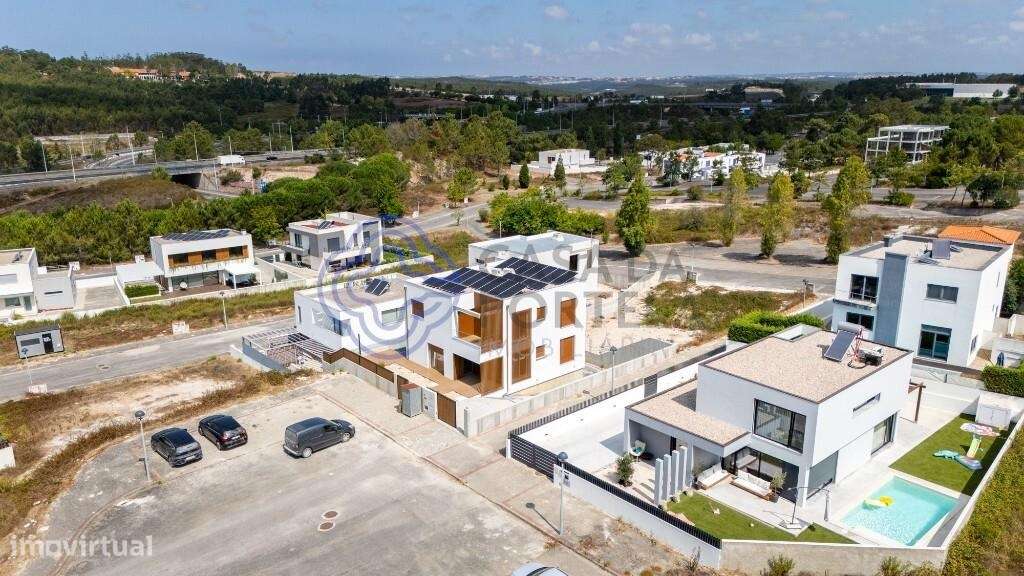 Moradia T4 com3 suites isolada-18