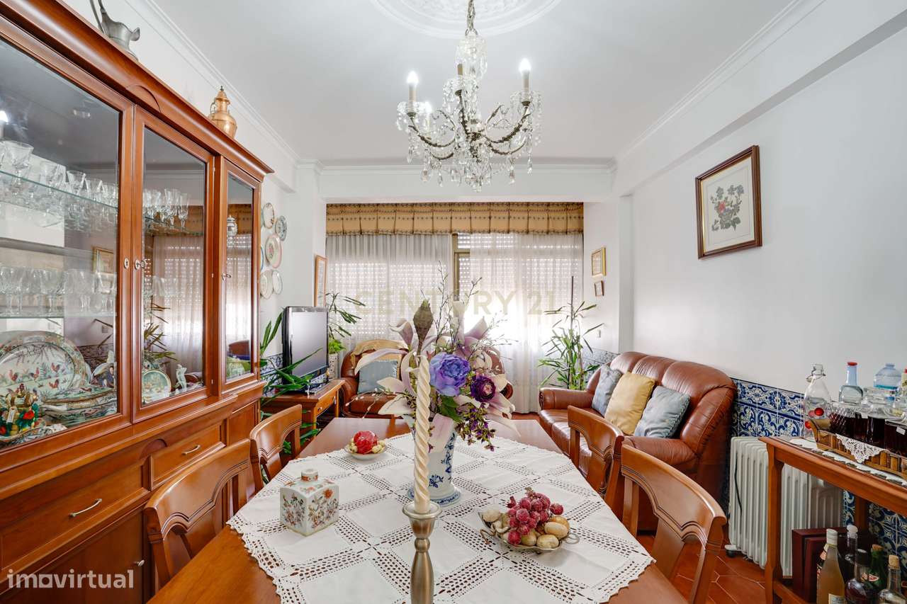 APARTAMENTO T3 COM GARAGEM E ARRECADAÇÃO - CASAL DO CHAPIM - ODIVELAS-10