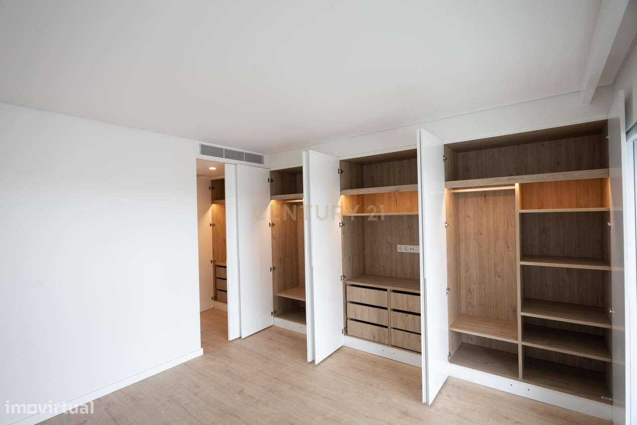 Apartamento T4  duplex com 3 estacionamentos e piscina privativa  - Ar - Grande imagem: 3/21