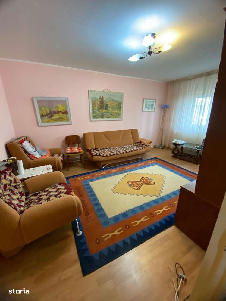 3 DECOMANDATE la etajul 2, Banca Nationala-1