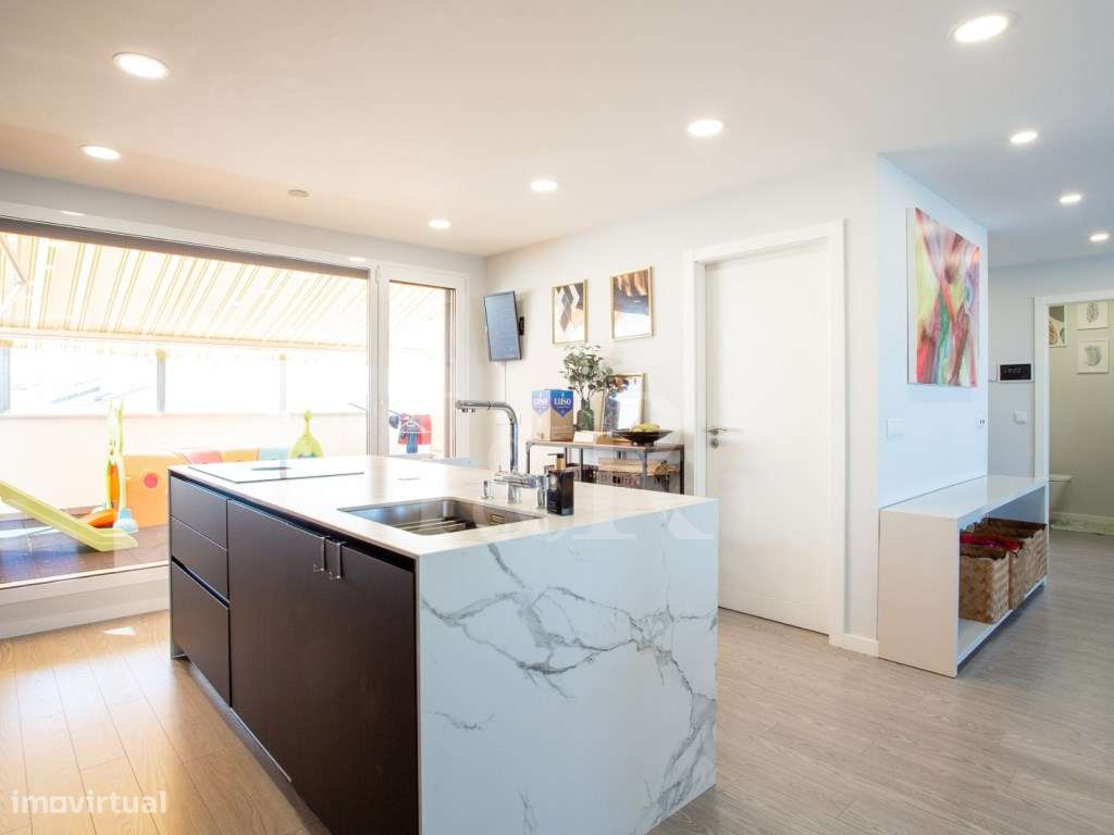 Apartamento T4 duplex com terraço e garagem no Montijo-14