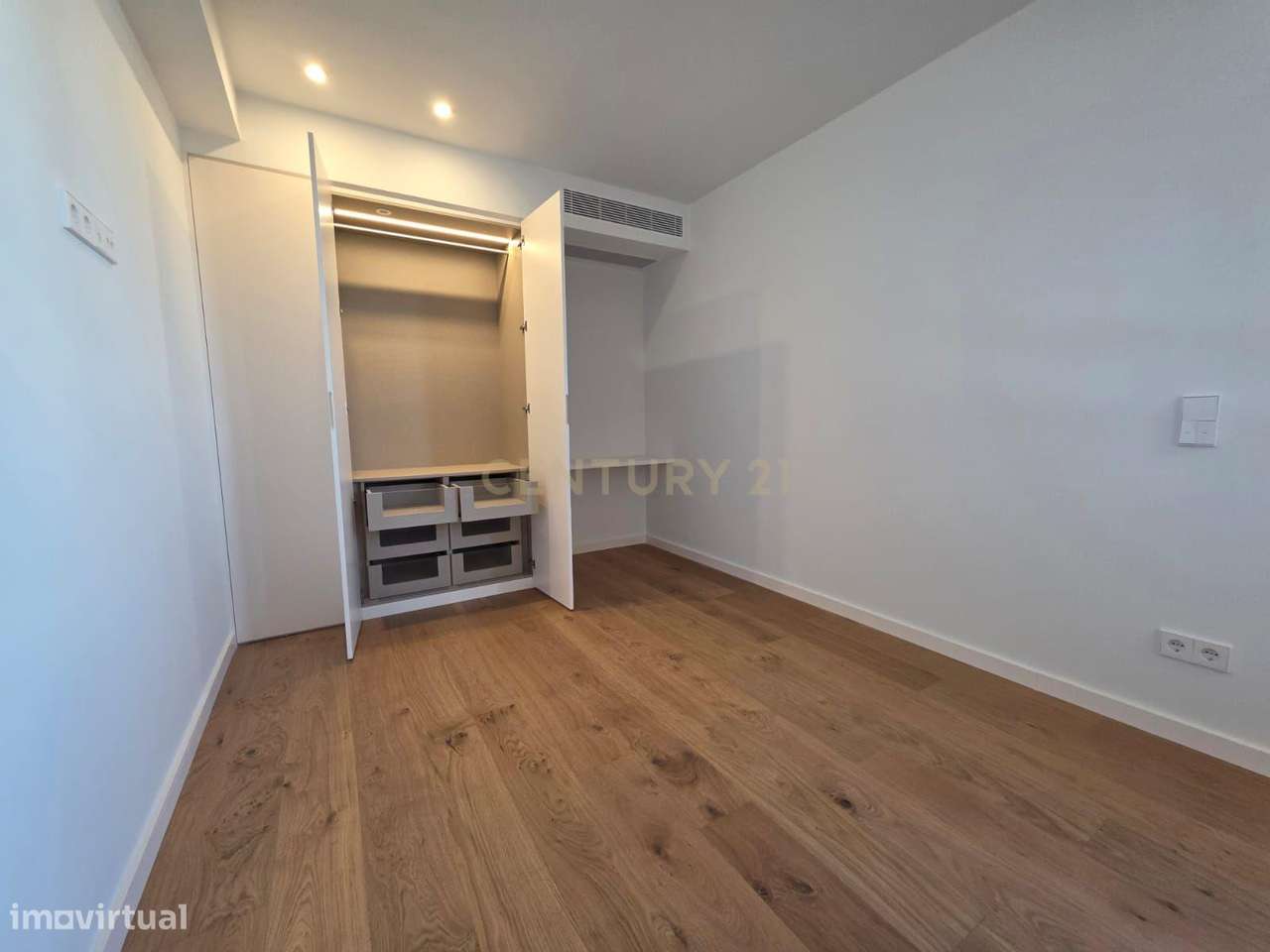 Apartamento T4 - 4 Suites e Piscina Privativa | Empreendimento Douro N-21