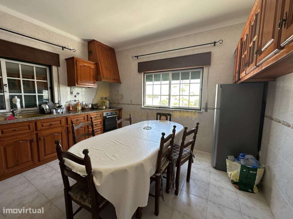 Vende-se: Moradia Familiar Espaçosa e Versátil na Madalena, Tomar.-6