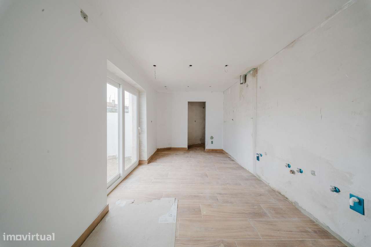 Moradia T2 Nova com Jardim e Estacionamento em Fontanelas - Grande imagem: 5/21