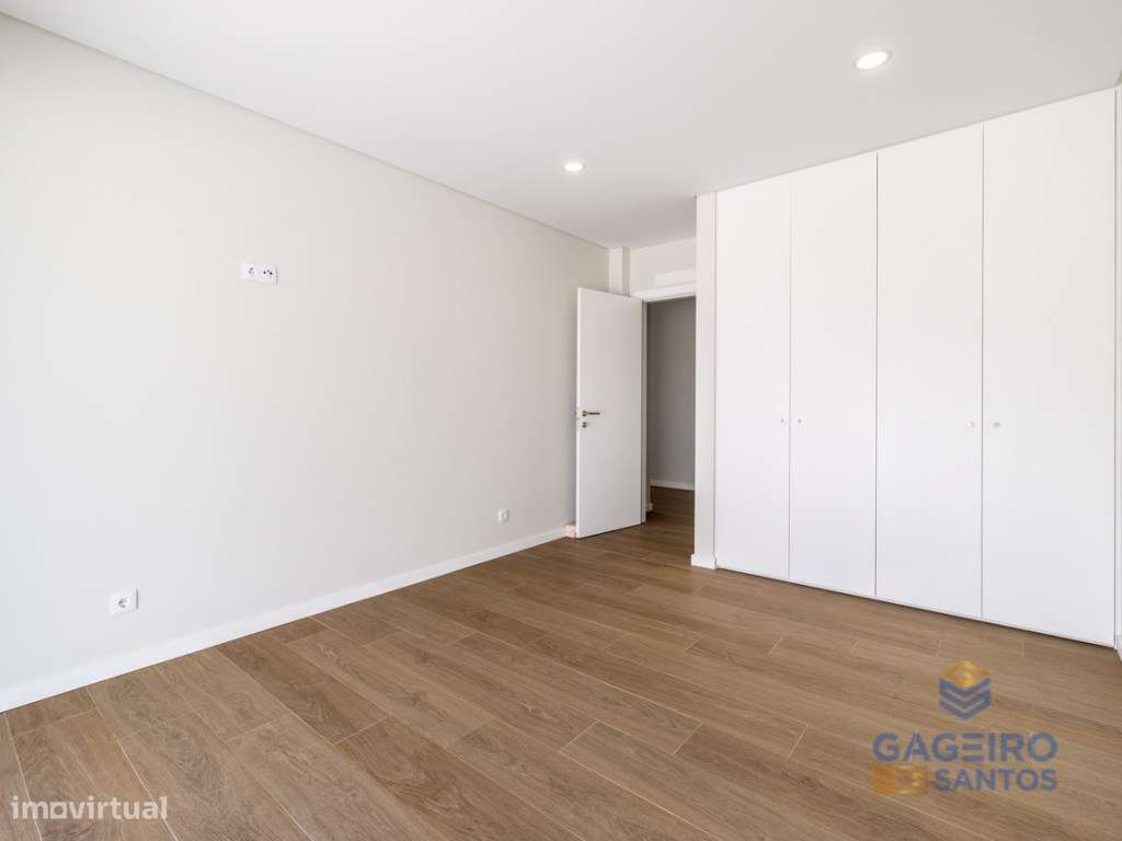 Moradia T4 com piscina, nova e pronta a habitar a 4 km da baía de S...-30