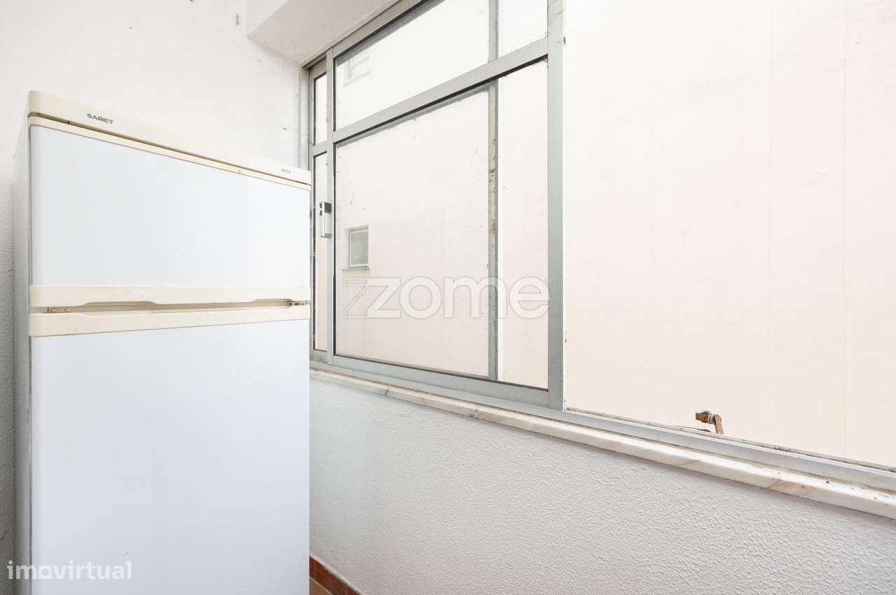 Apartamento T2 no Centro de Porto de Mós-15