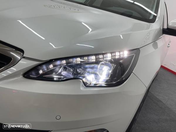 Peugeot 308 1.2 PureTech Allure Full LED EAT8 - 11