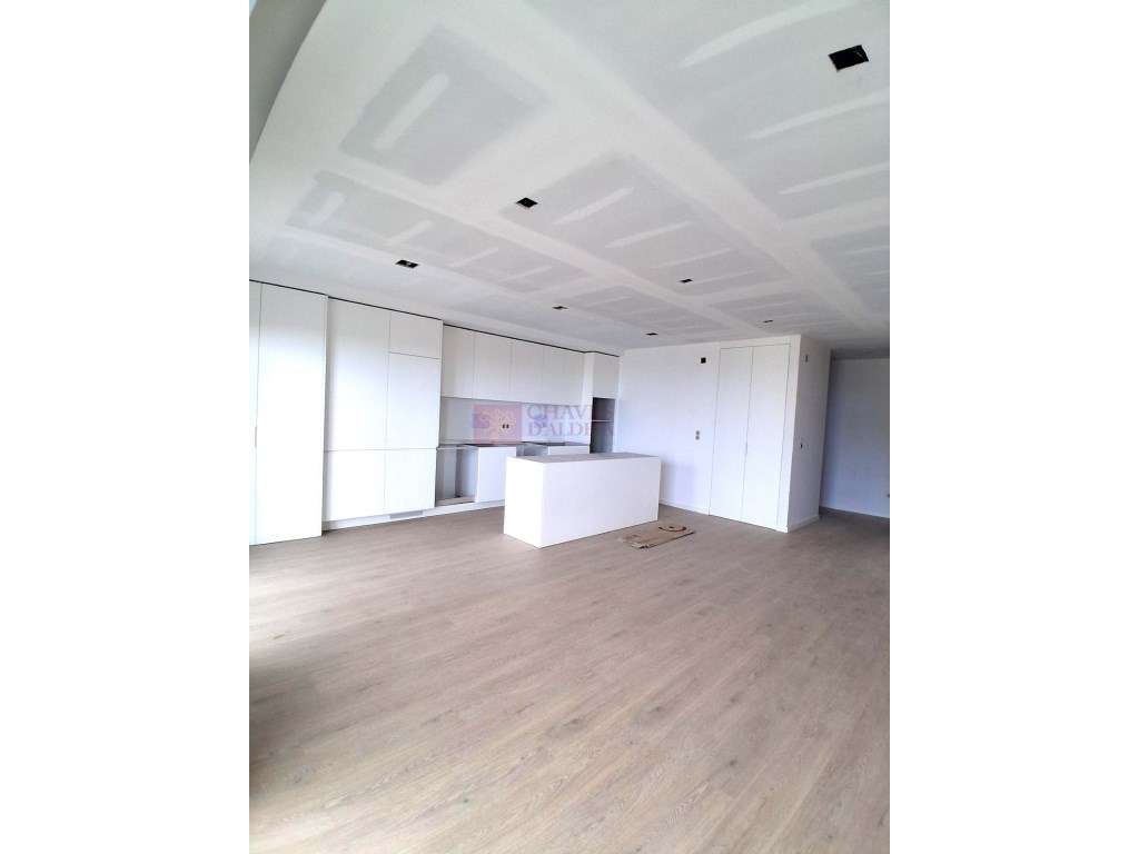 ERICEIRA - T2 COM TERRAÇO E VISTA MAR-2