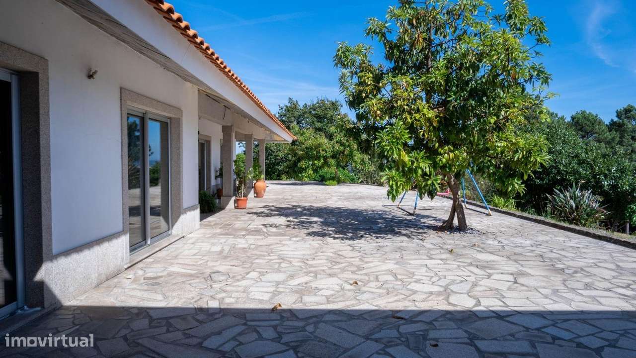 Moradia Térrea de 596m2 em Terreno de 10.000m2 | Paços de...-33