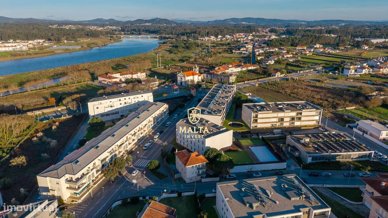 Moradia Bifamiliar com 3 Pisos no Centro de Fão – Esposende - Grande imagem: 5/37