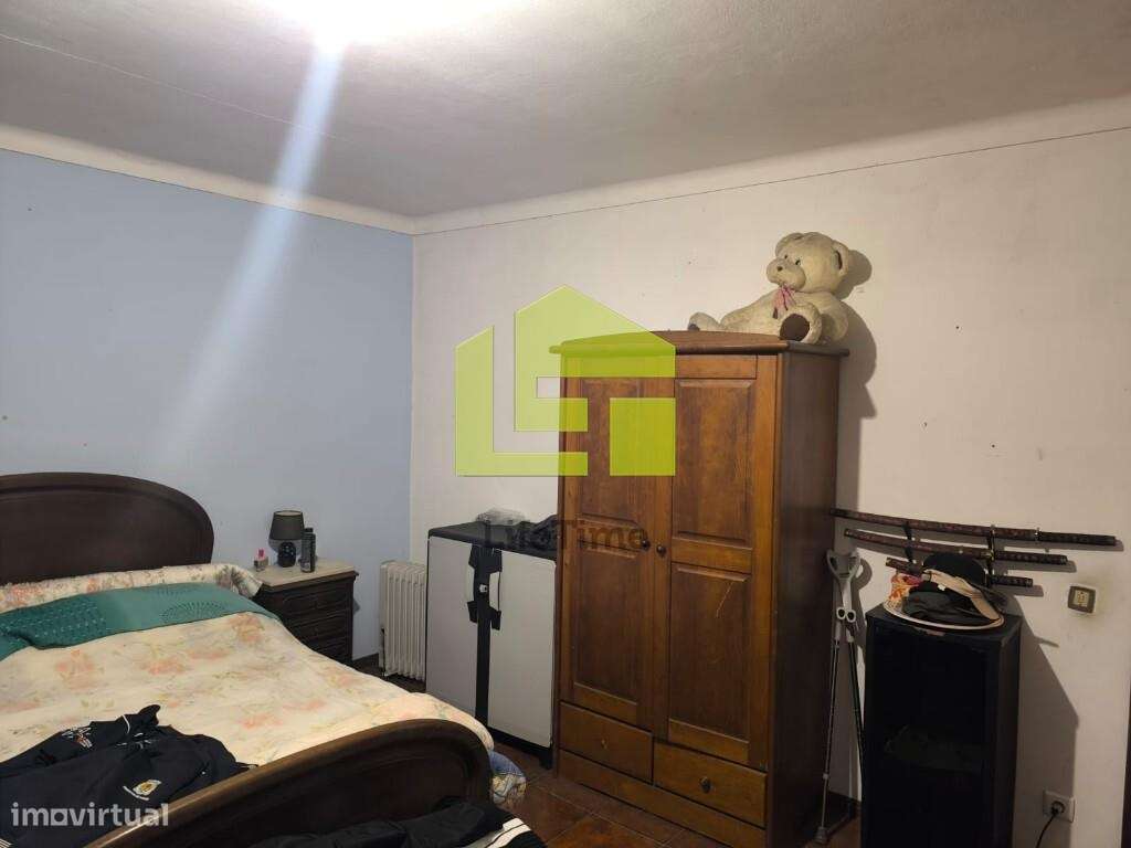 Moradia e dois Armazéns-11