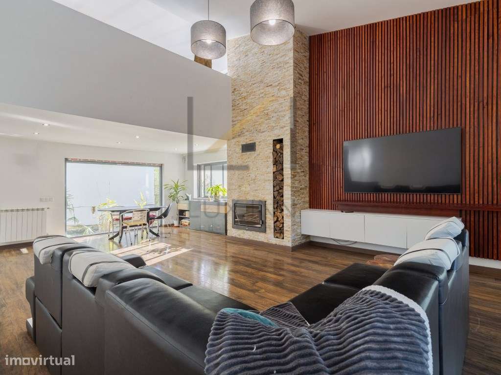 Moradia T3+1 térrea, implantada em terreno de 6.000 m2, situada no ... - Grande imagem: 4/39