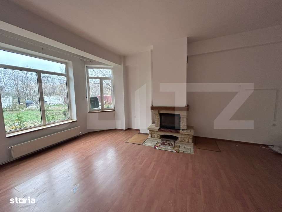 Casa cu 7 camere, 4 bai, 330 mp, 900 mp curte, zona Ford - Imagine principală: 3/13