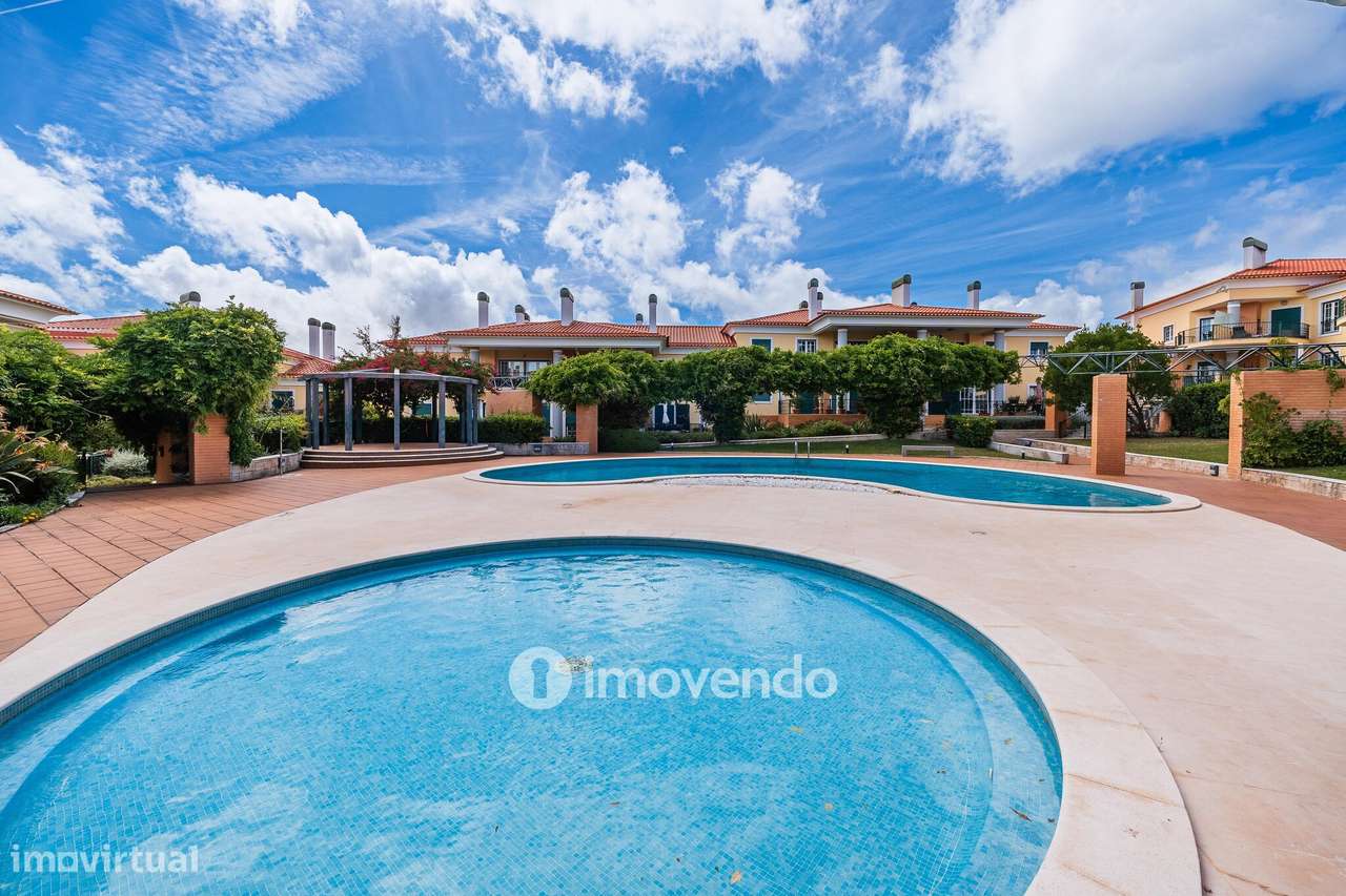 Apartamento T3 com garagem, em condomínio com piscina, em Bicesse-52