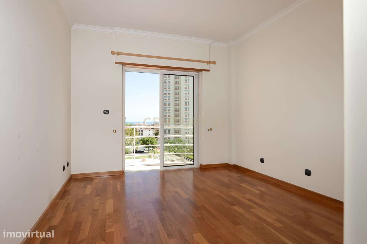 Apartamento T2 com Vista Mar, 2 lugares de garagem na Parede, Cascais-11