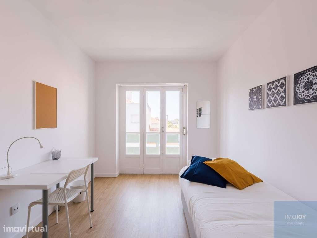 Apartamento T4 com Varanda no Último Piso em Alvalade Junto ao Camp...-9