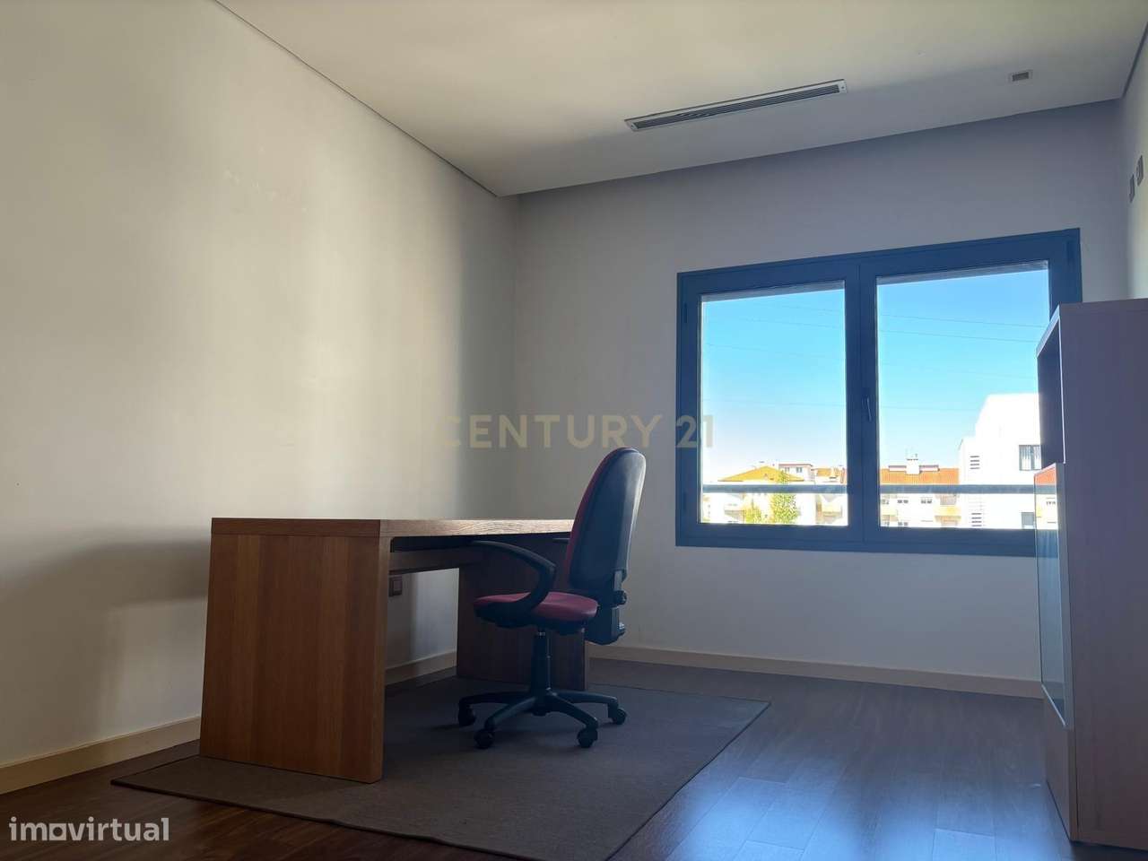 Apartamento T2  no Entroncamento com Garagem Fechada-12