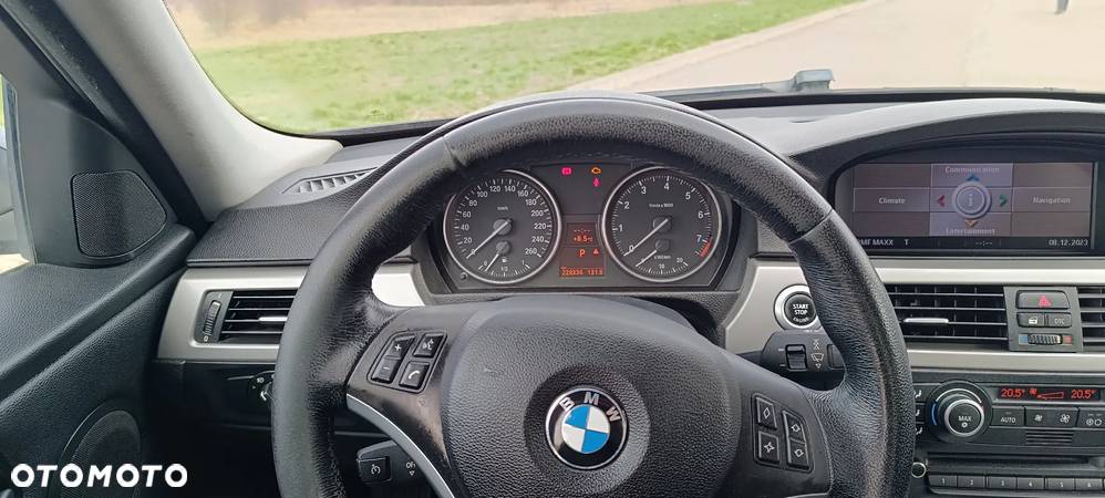 BMW Seria 3 325i Edition Sport - 35