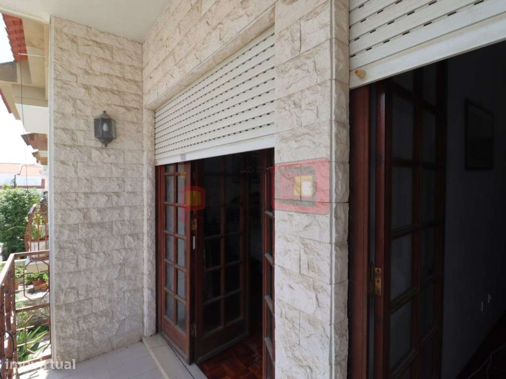MORADIA T4 COM GARAGEM E TERRAÇO - MONTIJO-34