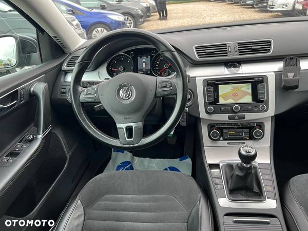 Volkswagen Passat 2.0 TDI DPF Highline - 12