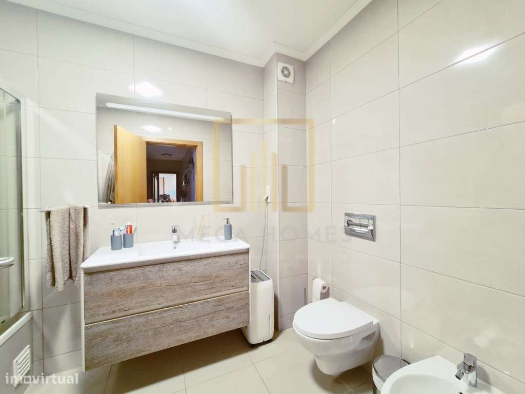 Apartamento T3 com Terraço e 3 WC, em Lagoa.-11