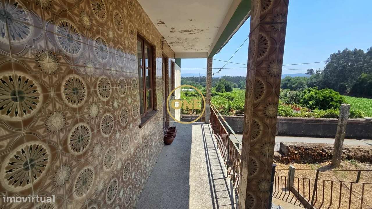 Moradia T4 para Restauro em Lousado com Projeto Aprovado-17
