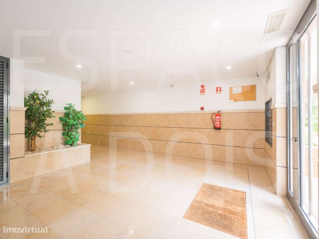 DESLUMBRANTE! Condomínio Privado com porteiro residente, vigilância...-15