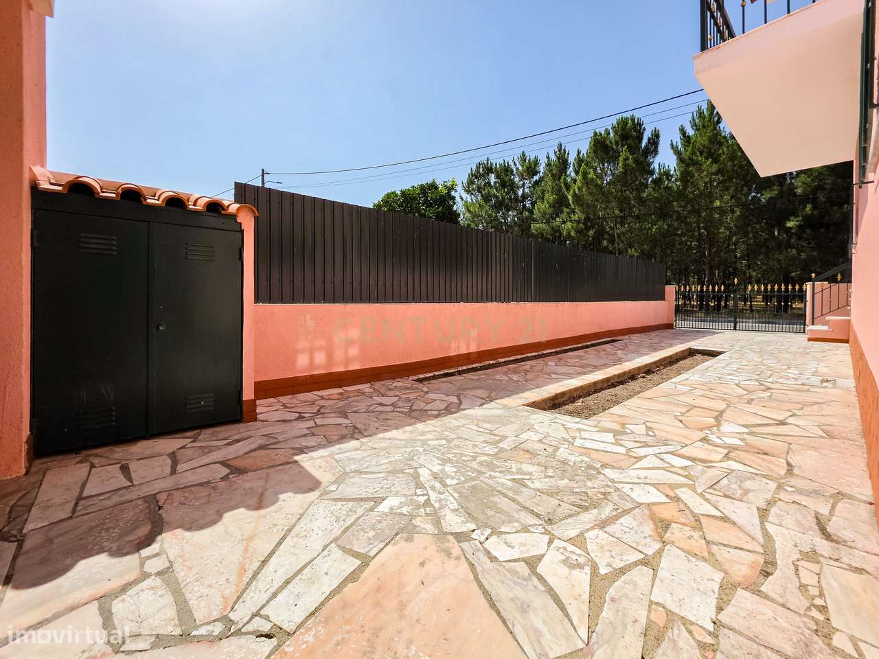 Moradia T3 + Loja em Fernão Ferro, Seixal - Oportunidade Única!-13