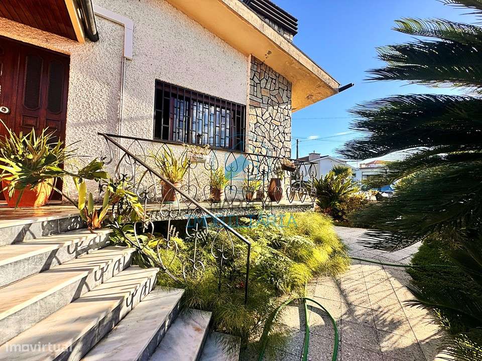 Moradia T3 com jardim e terreno | Lousado-31
