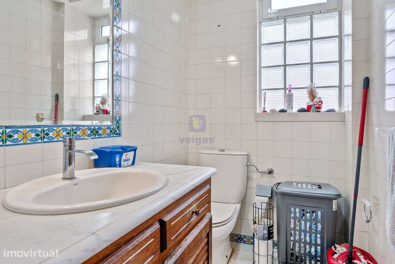 Prédio em Propriedade Total com Terraço, Garagens  no Montijo-4