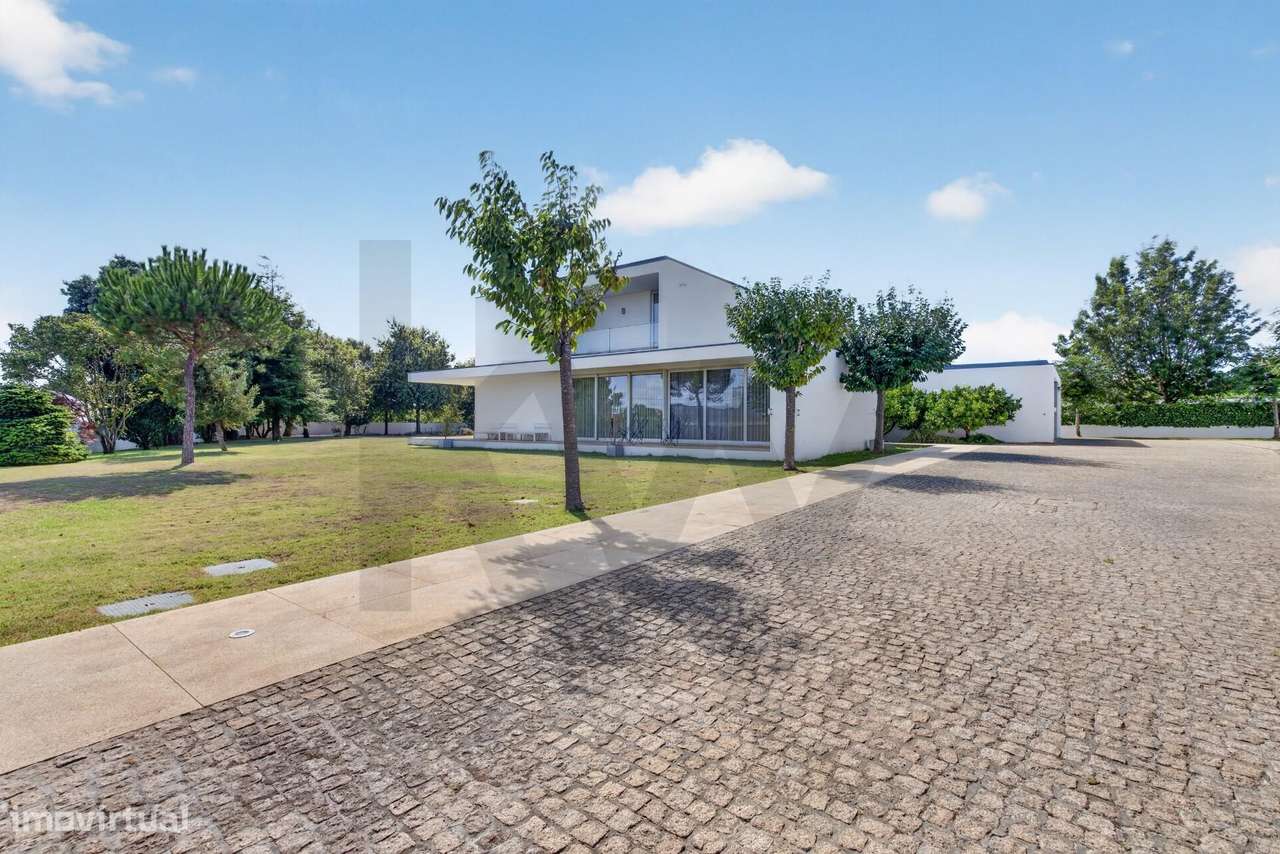 Moradia T5 de Luxo com Piscina e Lote de 2.773 m2-49