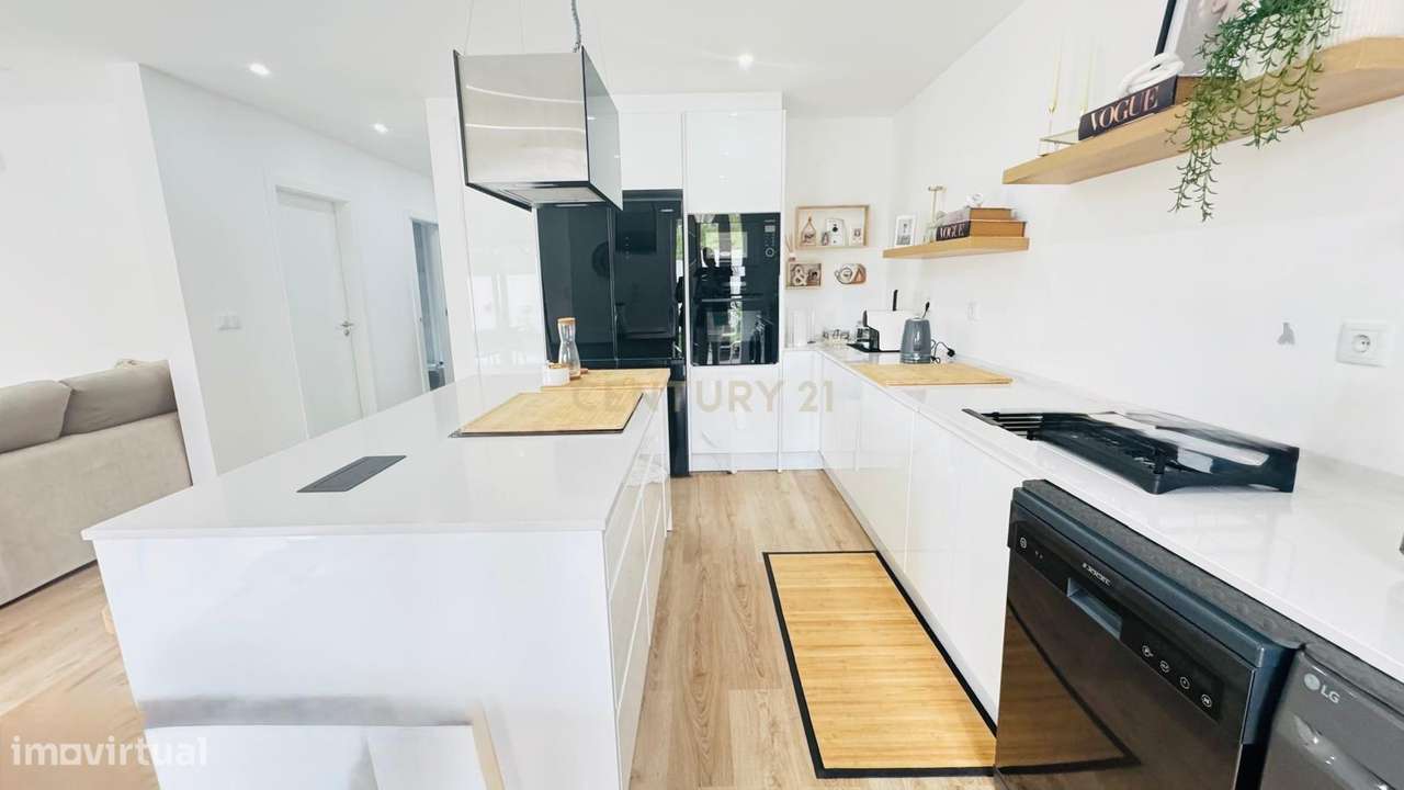 Moradia Geminada T4 em Caneças, Moderna e com excelentes acabamentos - Grande imagem: 2/59