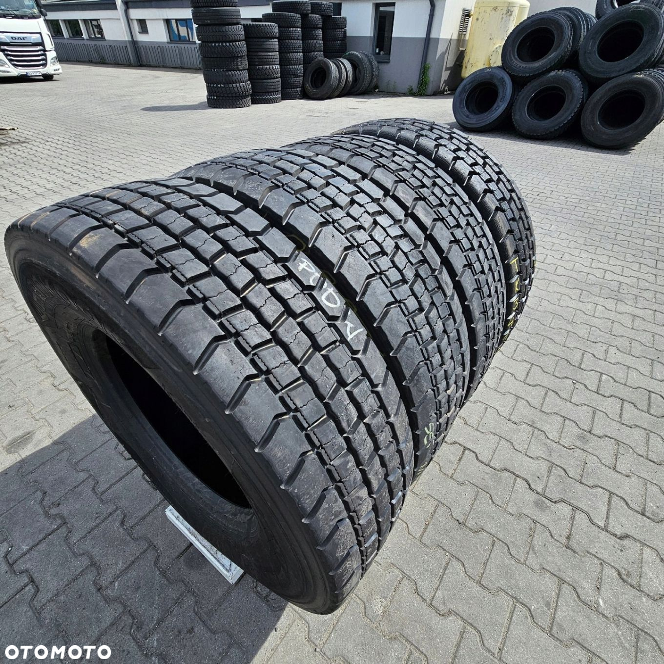 KOMPLET OPON NAPĘDOWYCH 315/80R22,5 HANKOOK 9-13mm TK341 - 4