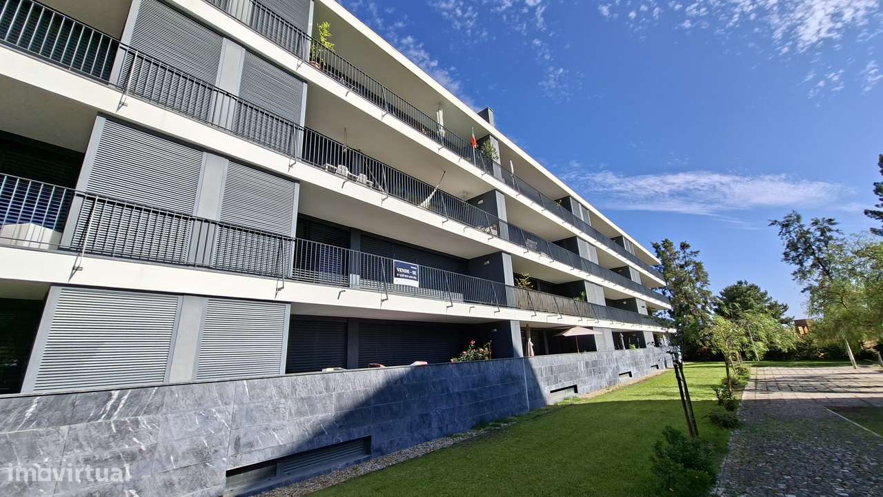 Apartamento T3 212m2  lugar garagem e arrecadação Santo Andre-Barreiro-0