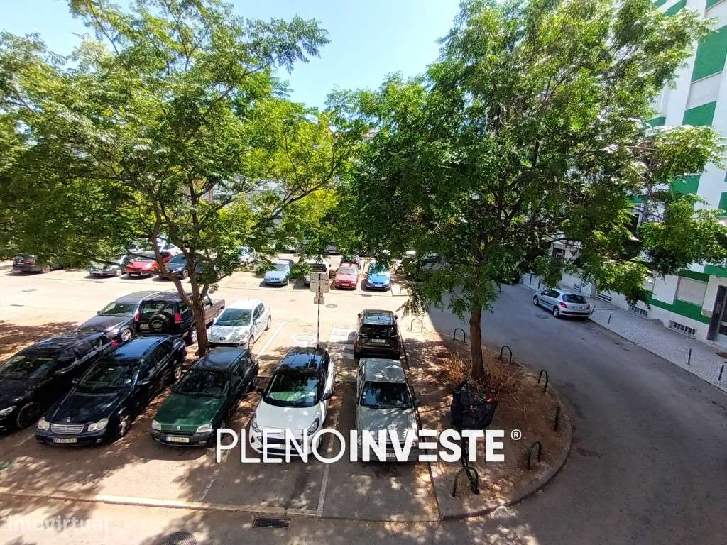 T2 com Excelente Potencial + Arrecadação de 40m2 em Corroios-23