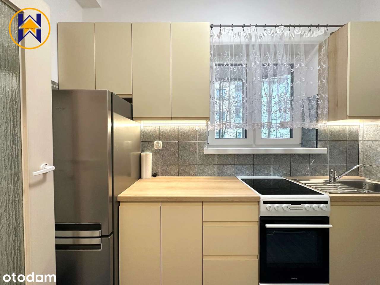 KAWALERKA, 1 pokój, duży balkon, oddzielna kuchnia z oknem-2