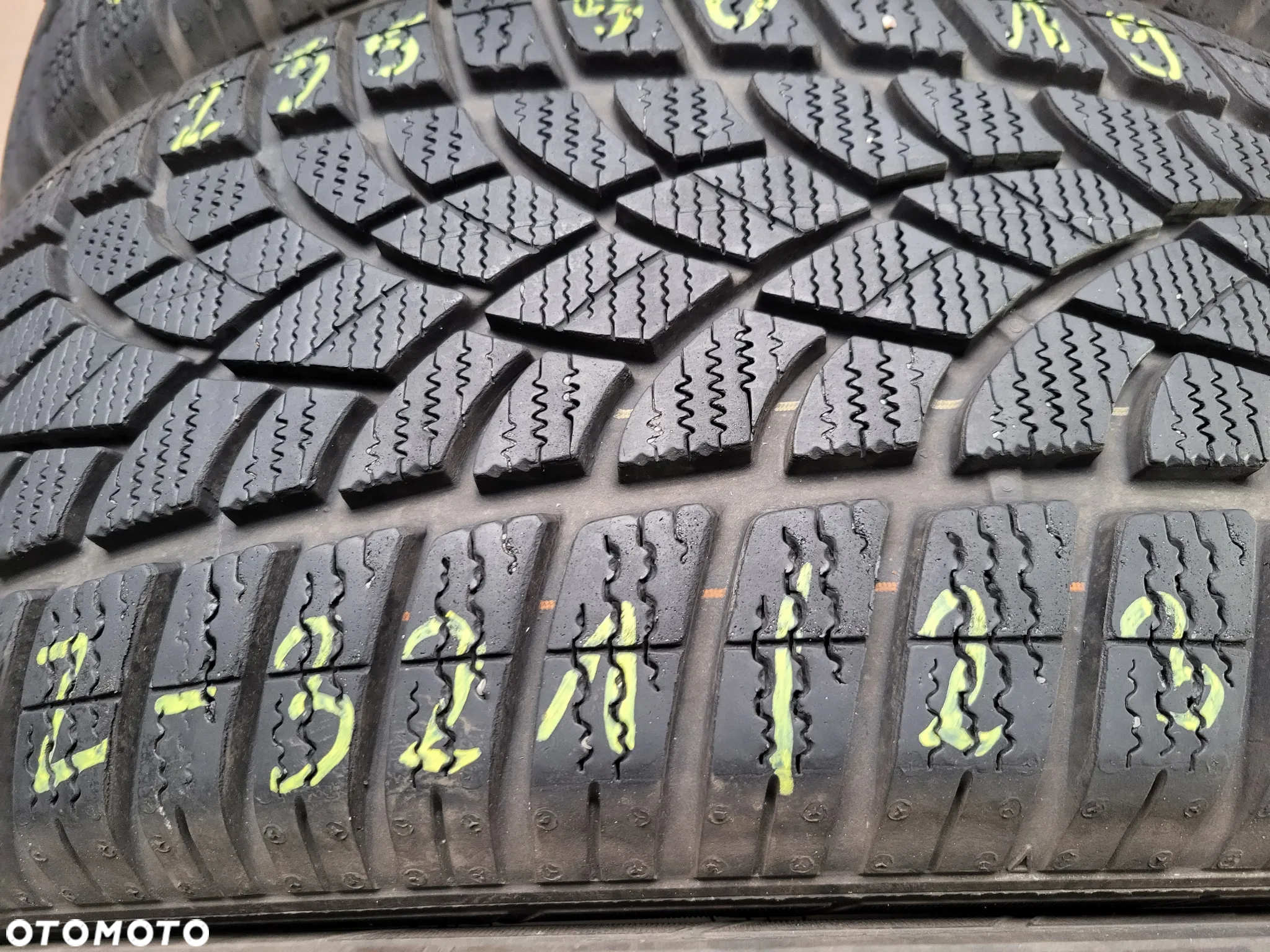 235/50r19 99H MO (Z321/23)003 4szt 6,5/7mm DUNLOP Sp Winter Sport 3D 2020r ZIMOWE - 4