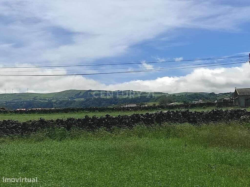 Terreno com vista para o mar localizado nas Lajes-Praia da Vitória-Ilh - Grande imagem: 2/5