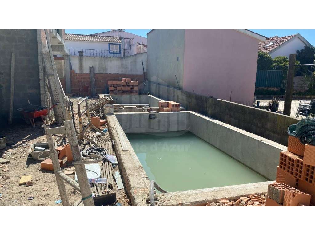 Moradia Geminada T4 - Centro de Fernão Ferro - Grande imagem: 2/13