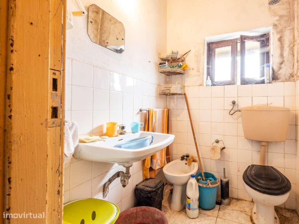 Moradia T3 com espaço exterior, bons acessos e excelente localização.-5