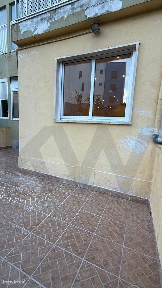 T2 com Pátio Privativo nas Mercês – O Seu Refúgio ao Ar Livre-22