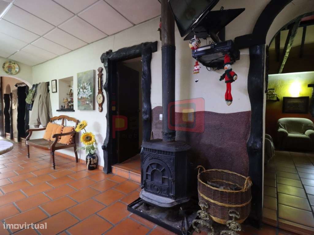 TERRENO COM CASAS - SARILHOS GRANDES-21