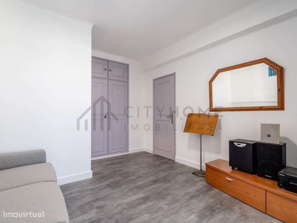 Apartamento T3 Duplex Renovado com Vista Mar-17