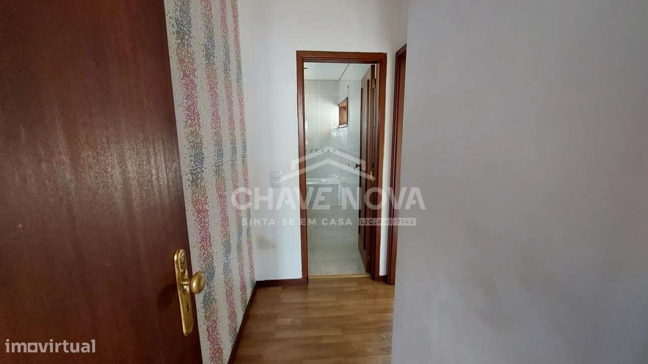 T2 Último Piso c/ Terraço e Garagem Box em S. Félix da Marinha-17