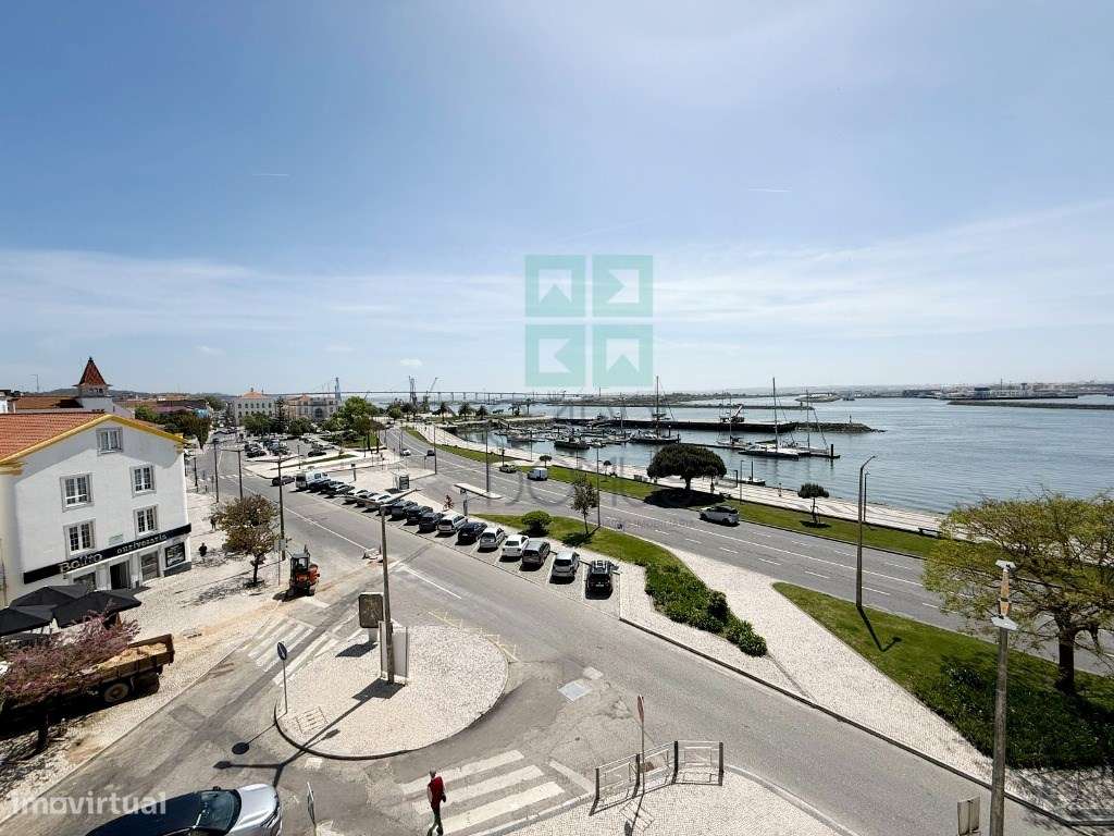 Apartamento T5 duplex, frente marina, na Figueira da Foz-24