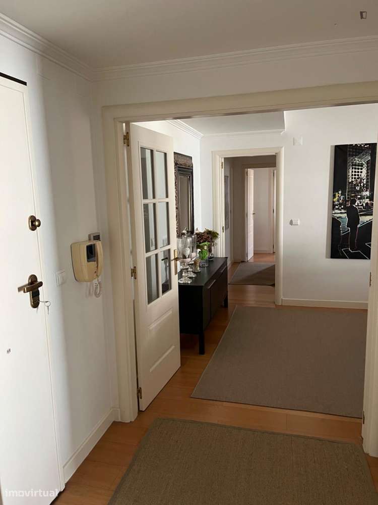 Apartamento com 2 quartos - localizado em Sete Rios Lisbon - Grande imagem: 3/9