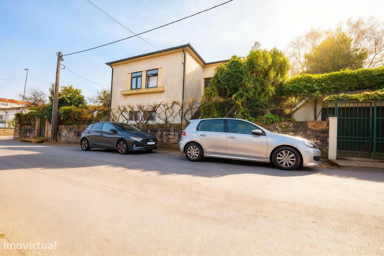 Moradia individual no centro de Ermesinde com terreno e garagem. - Grande imagem: 5/35